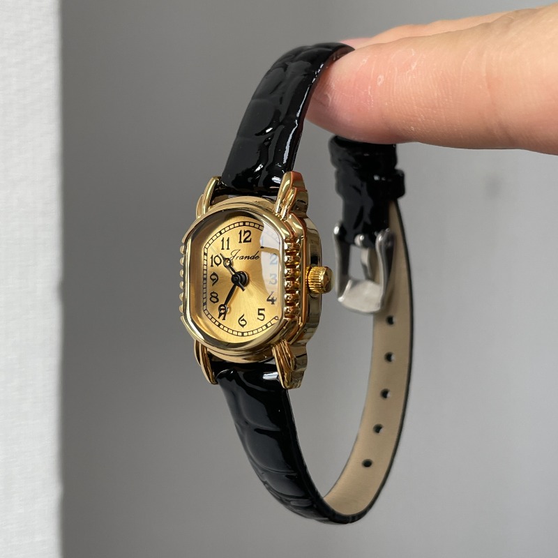 Винтажные овальные женские ква – обзор и цена Luxury Watch Gold And Black