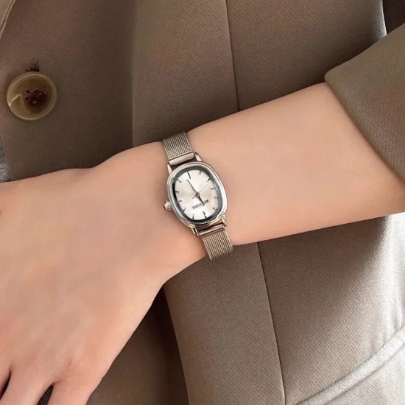 Зеленые часы с маленьким оваль – обзор и цена Luxury Watch Girl